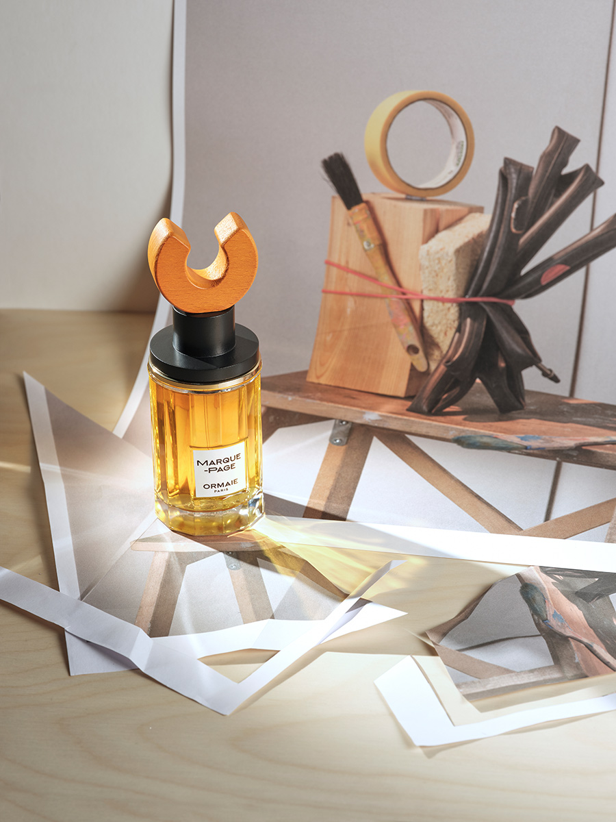 reality perfume editorial with marque-page by ormaie